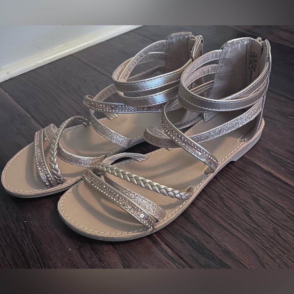 Kelly & Katie sandals size 4